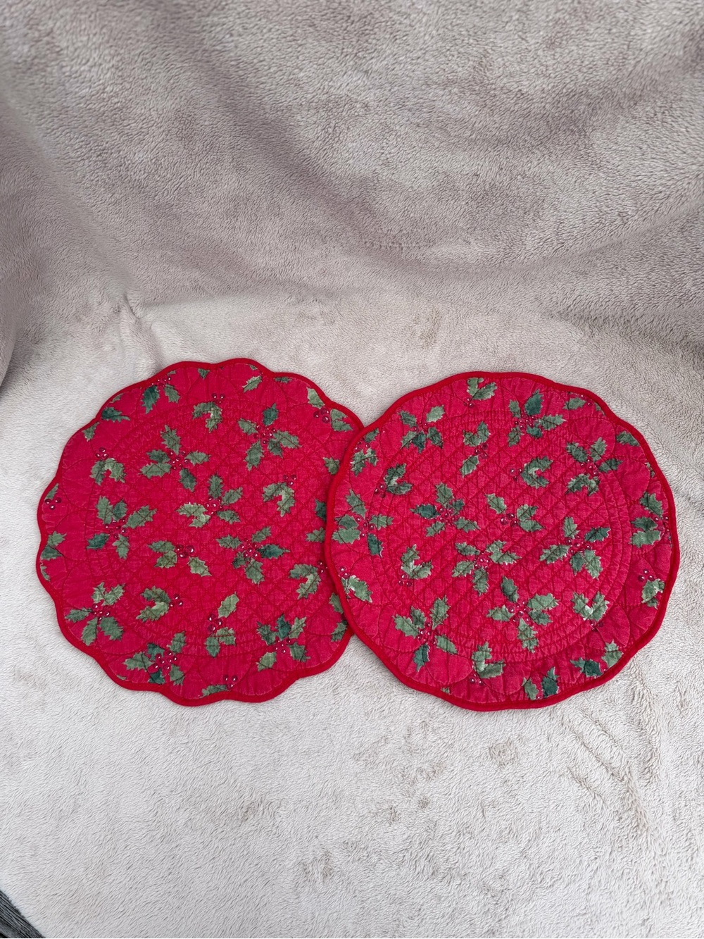 Vintage Christmas Holly Quilted Round Placemats Red Green Reversible Set of 2